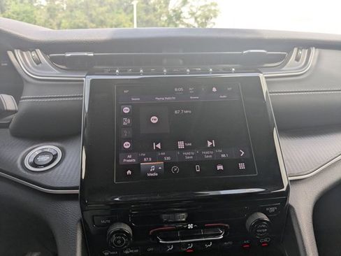 Used 2024 Jeep Grand Cherokee Laredo RWD image 12