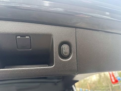 Used 2017 Cadillac Escalade Luxury image 9