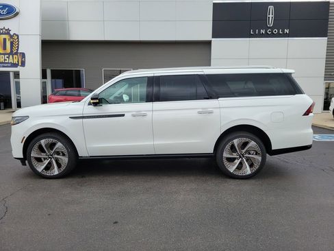 New 2026 Lincoln Navigator L Black Label AWD/4WD image 7