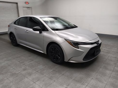 Used 2021 Toyota Corolla LE image 11