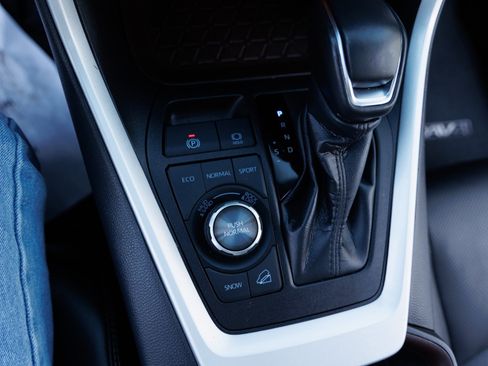 Used 2024 Toyota RAV4 Limited image 27