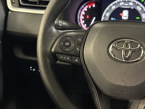 Used 2024 Toyota RAV4 XLE FWD image 29