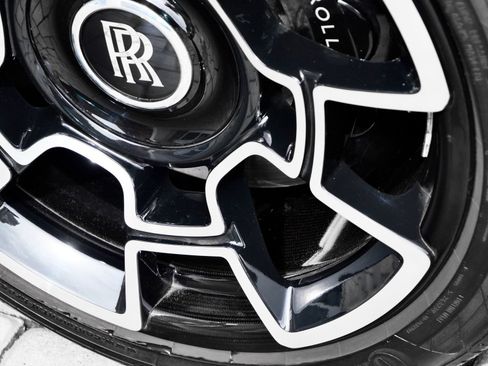 Used 2019 Rolls-Royce Dawn RWD image 20
