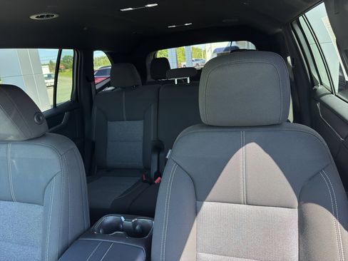 Used 2025 GMC Acadia Elevation image 13