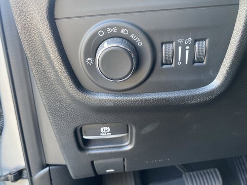 Used 2022 Jeep Grand Cherokee L Laredo w/ Luxury Tech Group I image 16