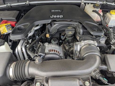 Used 2021 Jeep Gladiator Willys image 21