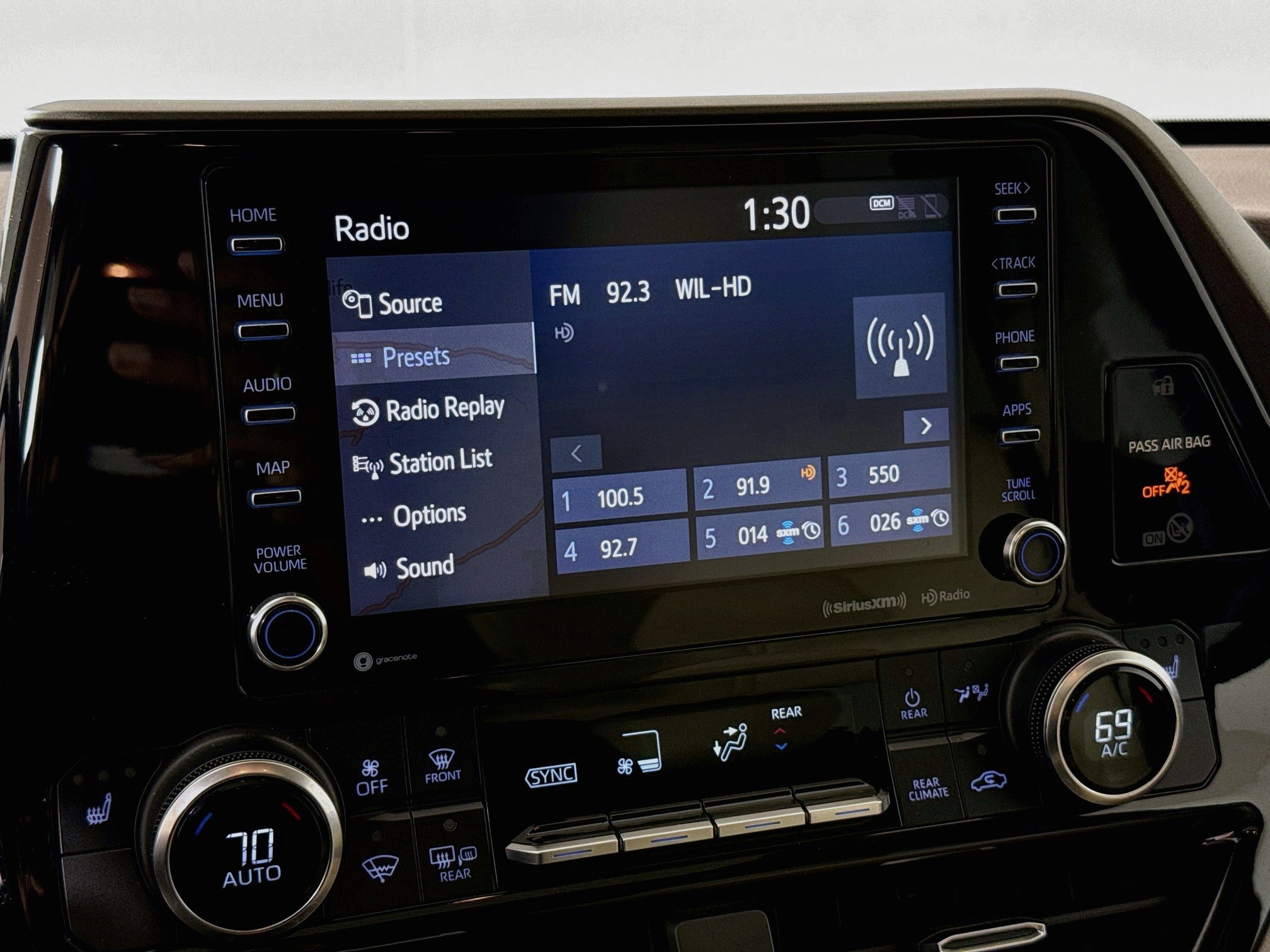 Used 2020 Toyota Highlander XLE AWD/4WD image 15