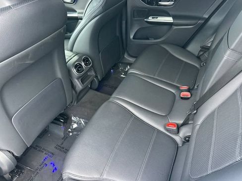 Used 2024 Mercedes-Benz GLC 300 image 13
