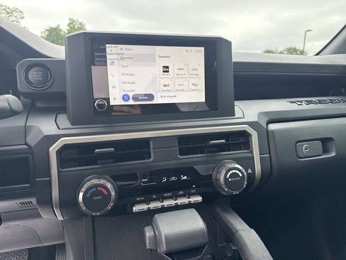 Used 2025 Toyota Tacoma SR image 19