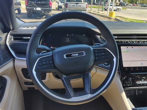 New 2025 Jeep Grand Cherokee Limited image 17