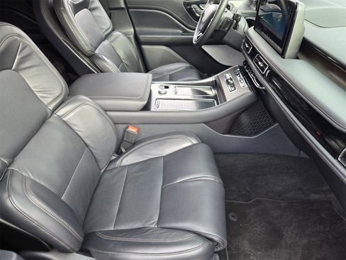 Used 2025 Lincoln Aviator Reserve w/ Equipment Group 201A image 12