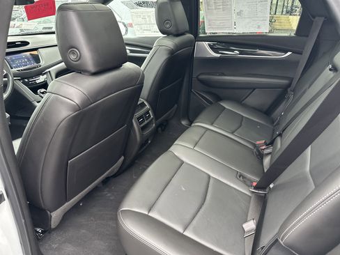 Certified 2022 Cadillac XT5 Premium Luxury w/ LPO, Floor Liner Package image 21