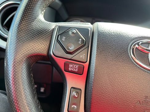 Certified 2020 Toyota Tacoma TRD Off-Road AWD/4WD image 26