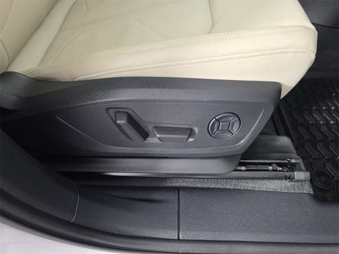 Used 2020 Audi Q3 2.0T Premium Plus w/ Premium Plus Package image 42