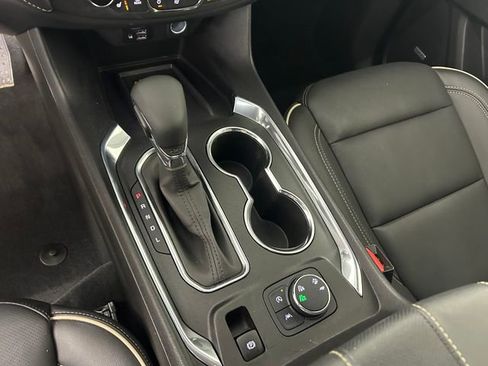 Used 2023 Chevrolet Traverse Premier image 21