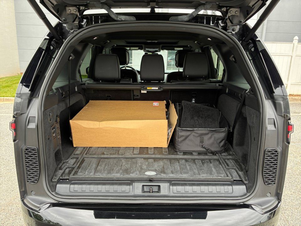 Certified 2025 Land Rover Discovery Dynamic SE AWD/4WD image 15