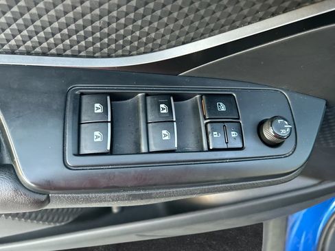 Used 2018 Toyota C-HR XLE FWD image 12
