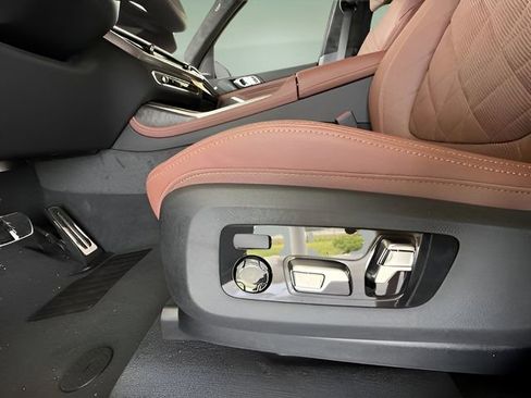 Used 2026 BMW X7 xDrive40i w/ M Sport Package image 18