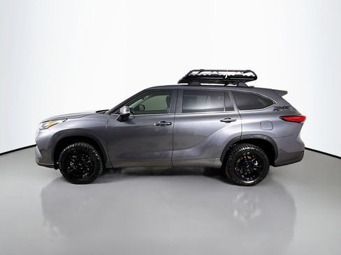 Used 2023 Toyota Highlander LE FWD image 4