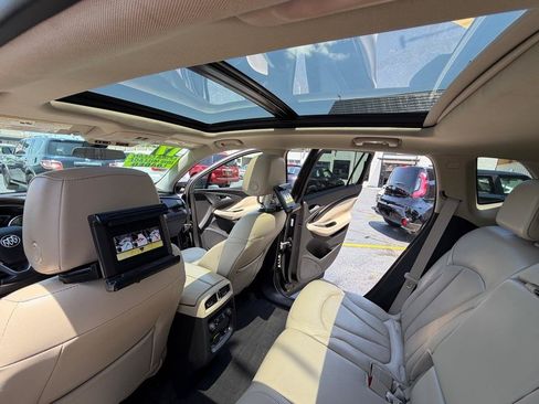 Used 2017 Buick Envision Essence FWD image 19