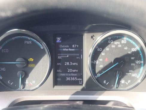 Used 2018 Toyota RAV4 LE AWD/4WD image 17