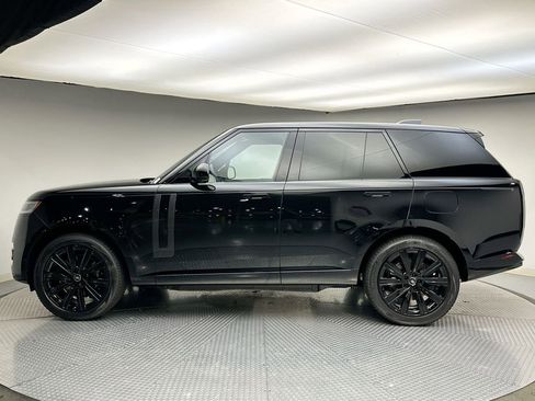 Used 2025 Land Rover Range Rover SE image 2