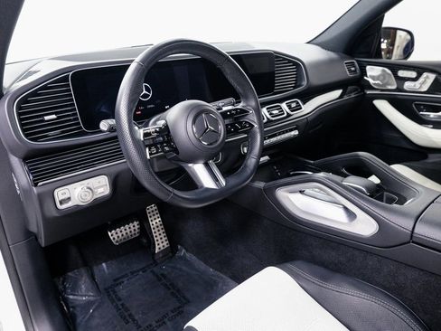 Used 2025 Mercedes-Benz GLE 450e 4MATIC w/ AMG Line Interior image 9