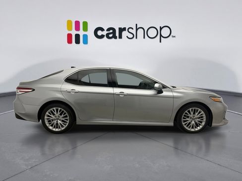 Used 2019 Toyota Camry XLE FWD image 6