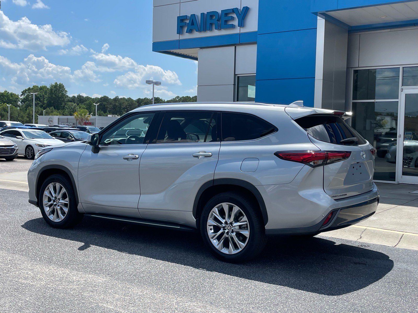 Used 2020 Toyota Highlander Limited FWD image 3