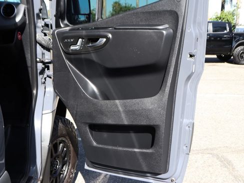 Used 2021 Mercedes-Benz Sprinter 2500 image 47