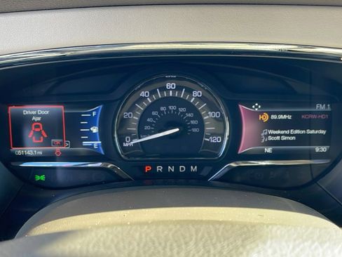 Used 2017 Lincoln Navigator Select image 24