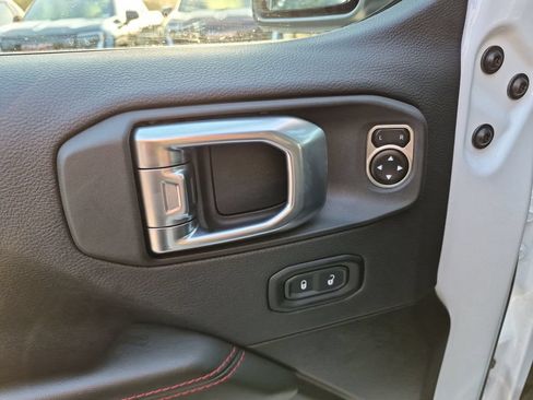Used 2024 Jeep Gladiator Rubicon w/ Technology Group AWD/4WD image 22