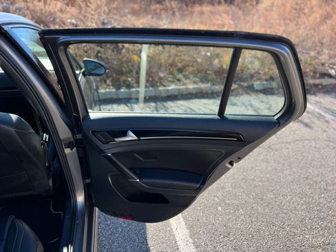 Used 2016 Volkswagen Golf 4-Door image 30