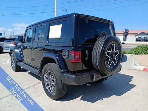 Used 2024 Jeep Wrangler Sahara image 7