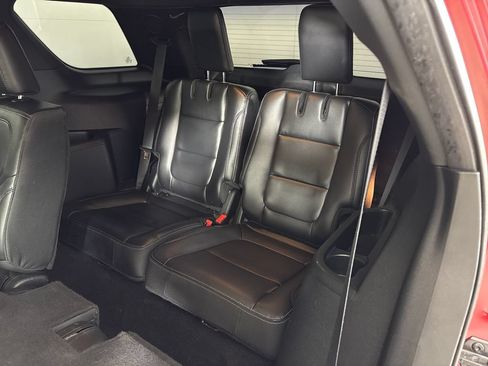 Used 2019 Ford Explorer Limited w/ Ford Safe & Smart Package FWD image 32