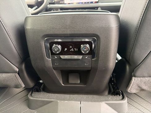 New 2026 Chevrolet Suburban LT image 29