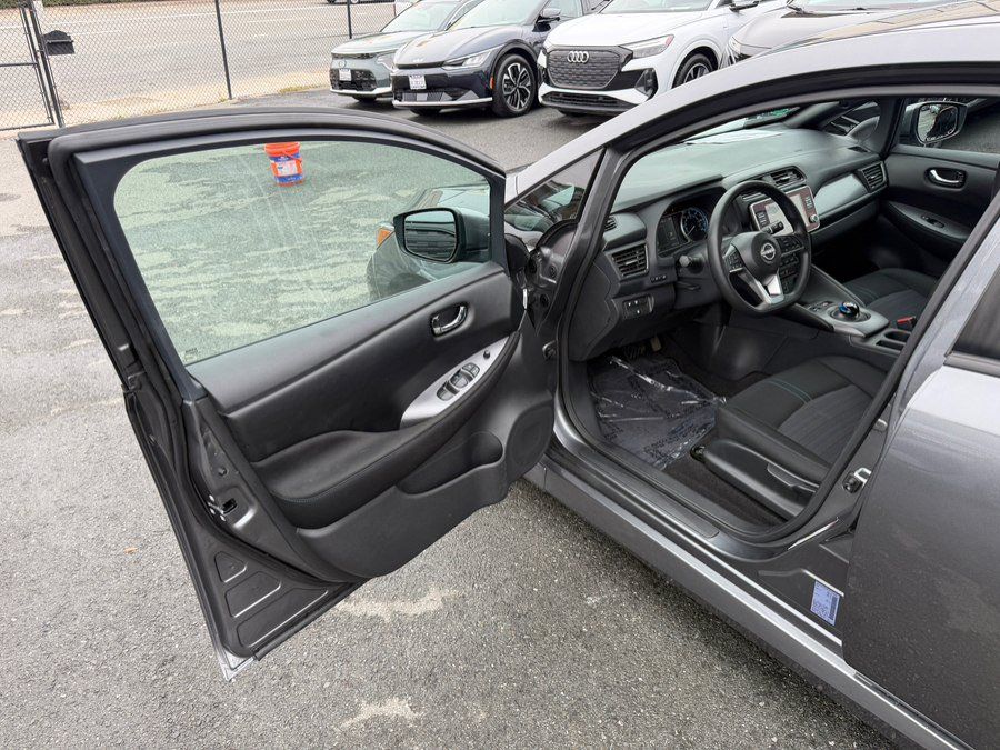 Used 2025 Nissan Leaf S FWD image 9