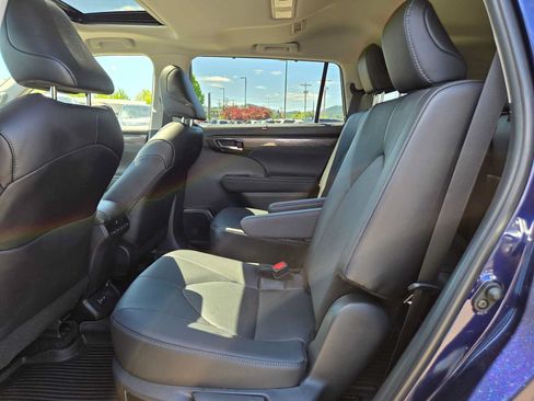 Used 2024 Toyota Highlander Limited AWD/4WD image 19