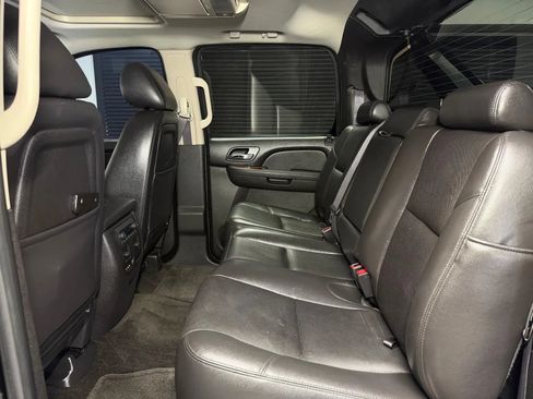 Used 2013 Chevrolet Avalanche LTZ RWD image 16