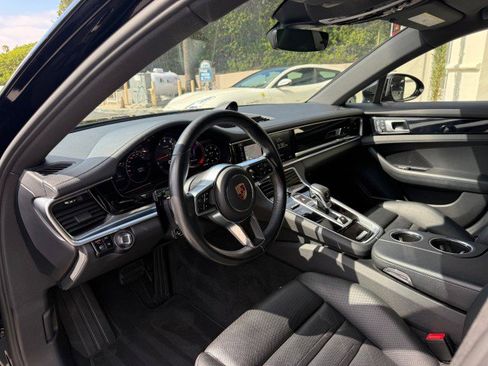 Used 2018 Porsche Panamera image 10