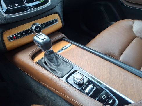 Used 2021 Volvo XC90 T6 Momentum w/ Climate Package AWD/4WD image 28