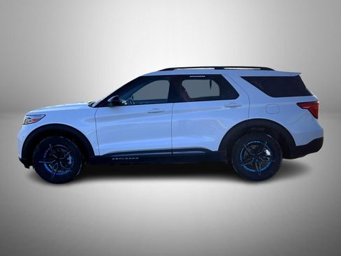 Used 2023 Ford Explorer XLT w/ Equipment Group 202A image 8