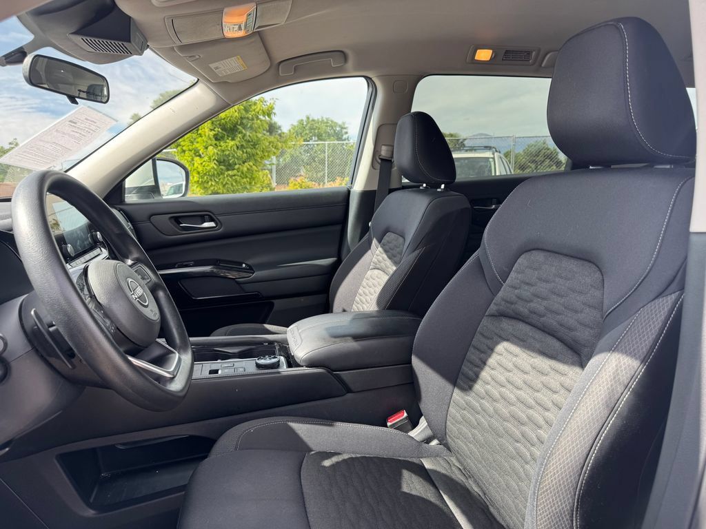 Used 2022 Nissan Pathfinder S AWD/4WD image 7