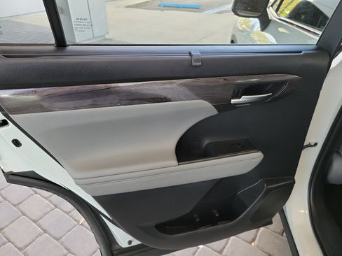 Used 2022 Toyota Highlander Limited image 30