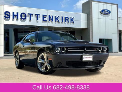 Used 2017 Dodge Challenger R/T Plus RWD image 1