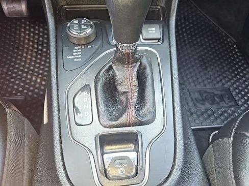 Used 2019 Jeep Cherokee Trailhawk w/ Cold Weather Group image 23