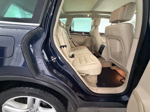 Used 2012 Volkswagen Touareg VR6 image 17