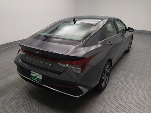 Used 2025 Hyundai Elantra SEL FWD image 9