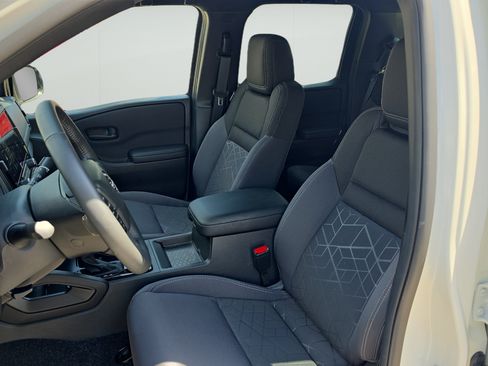 Used 2026 Nissan Frontier SV w/ All-Weather Content Package RWD image 9