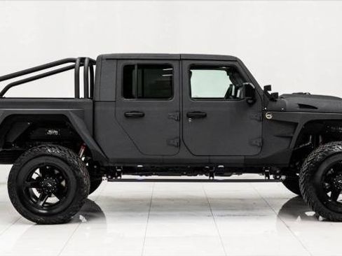 Used 2025 Jeep Gladiator Sport image 7